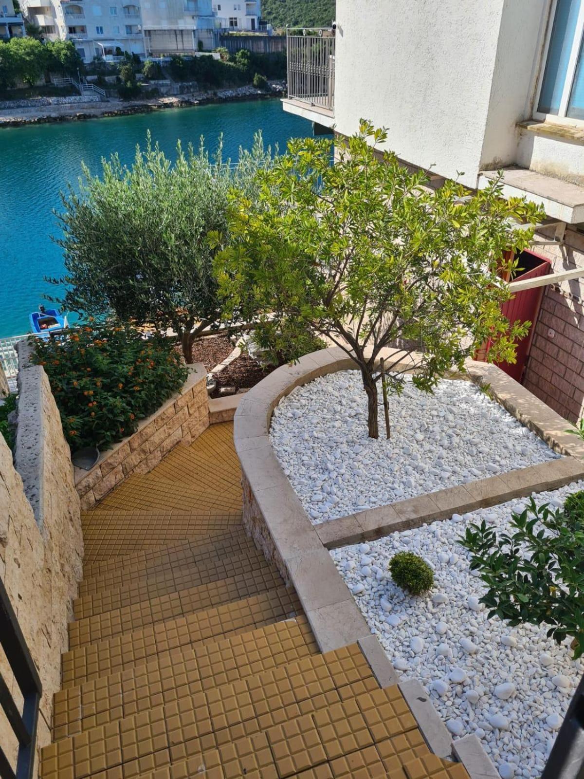 Niko Apartment